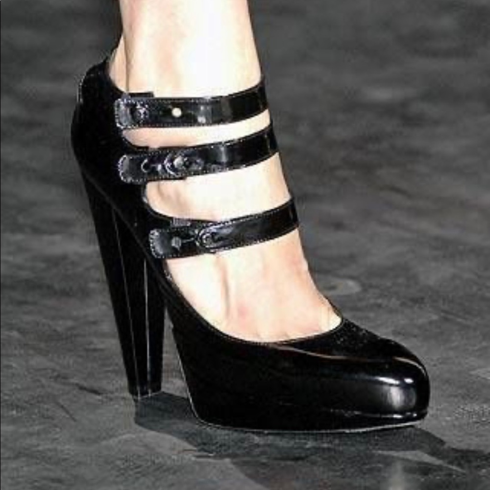 Size 36 Lanvin 2007 black patent leather pump